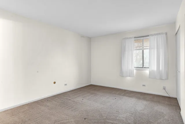 $1,900 | 150 Fountainview Lane, Unit 3B, Lombard, IL 60148