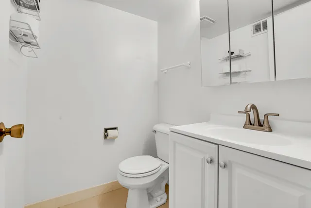 $1,900 | 150 Fountainview Lane, Unit 3B, Lombard, IL 60148