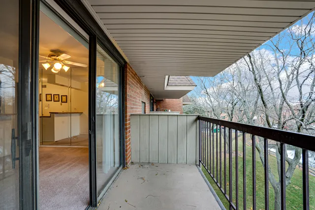 $1,900 | 150 Fountainview Lane, Unit 3B, Lombard, IL 60148