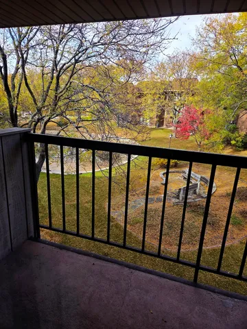 $1,900 | 150 Fountainview Lane, Unit 3B, Lombard, IL 60148