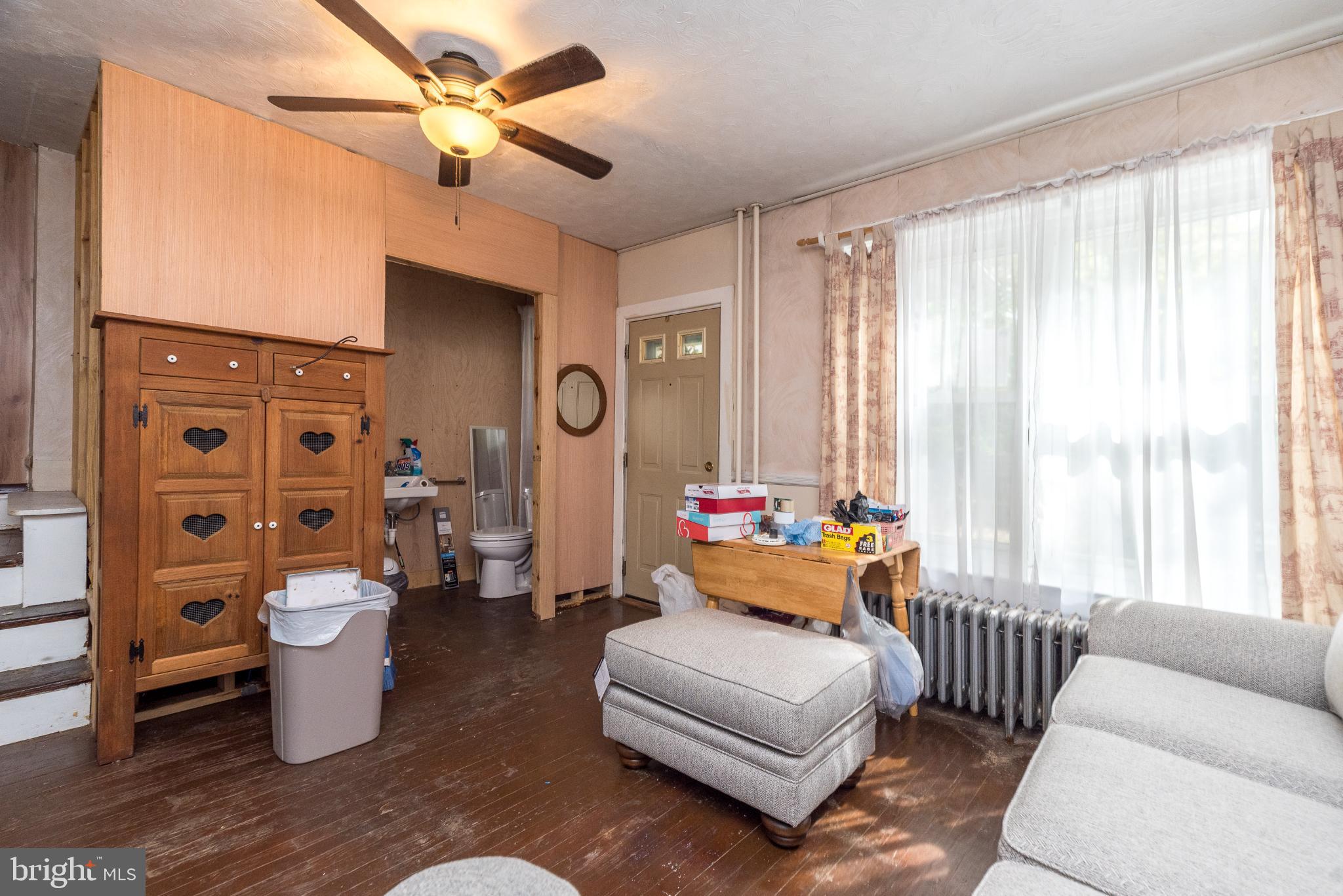 207 Spruce Street Reading, PA 19611 - Photo 7 of 23 Living Room