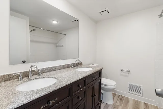 $405,000 | 1735 Crestline Drive, Troy, MI 48083