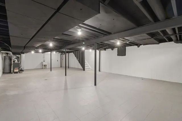 $405,000 | 1735 Crestline Drive, Troy, MI 48083