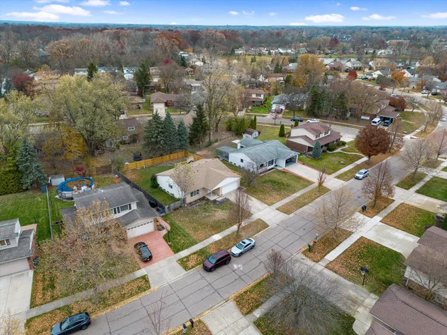 $405,000 | 1735 Crestline Drive, Troy, MI 48083