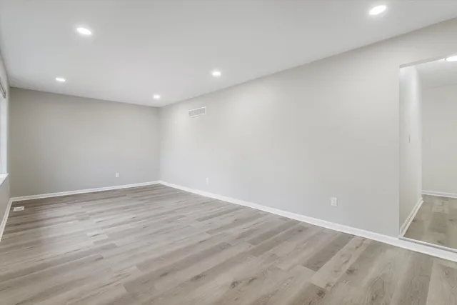 $405,000 | 1735 Crestline Drive, Troy, MI 48083