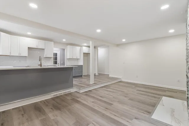 $405,000 | 1735 Crestline Drive, Troy, MI 48083