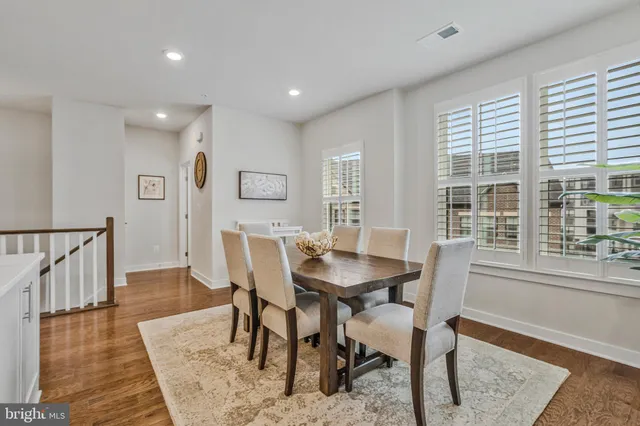 $645,000 | 13240 Lake Woodland Way, Unit 5F, Herndon, VA 20171