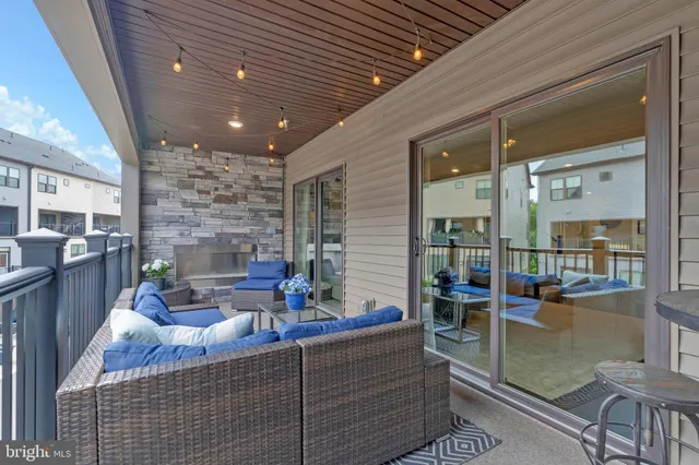 $645,000 | 13240 Lake Woodland Way, Unit 5F, Herndon, VA 20171