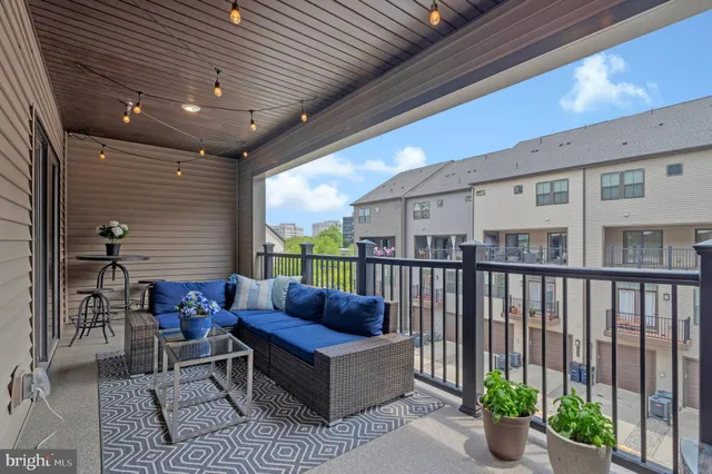 $645,000 | 13240 Lake Woodland Way, Unit 5F, Herndon, VA 20171