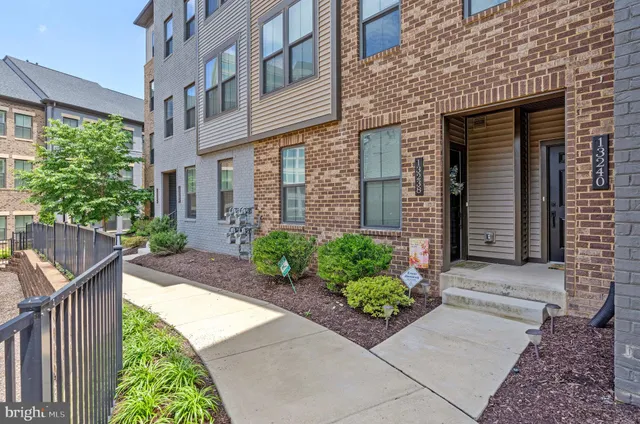 $645,000 | 13240 Lake Woodland Way, Unit 5F, Herndon, VA 20171