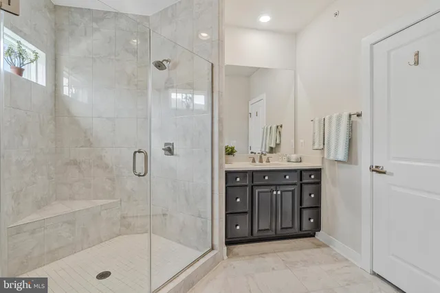 $645,000 | 13240 Lake Woodland Way, Unit 5F, Herndon, VA 20171