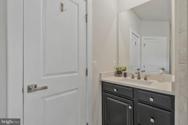 $645,000 | 13240 Lake Woodland Way, Unit 5F, Herndon, VA 20171