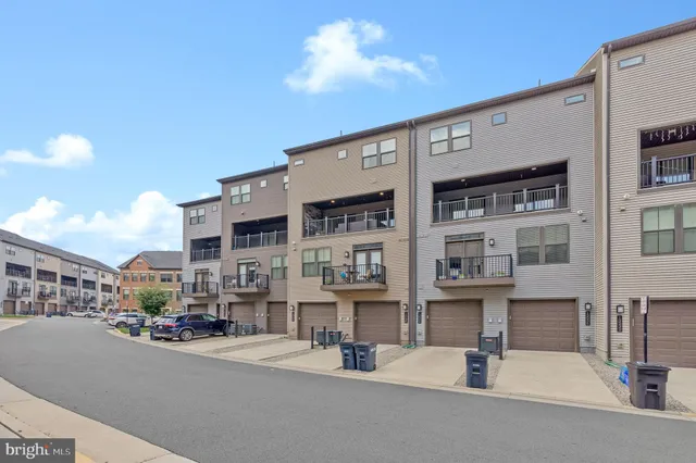$645,000 | 13240 Lake Woodland Way, Unit 5F, Herndon, VA 20171