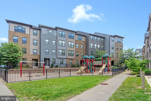 $645,000 | 13240 Lake Woodland Way, Unit 5F, Herndon, VA 20171