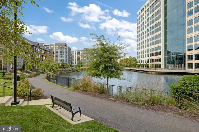 $645,000 | 13240 Lake Woodland Way, Unit 5F, Herndon, VA 20171