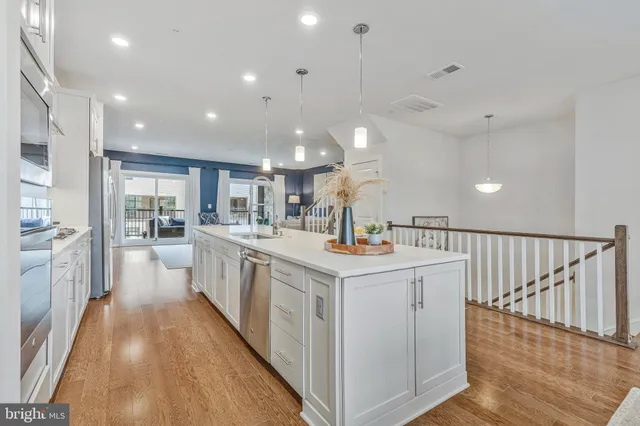 $645,000 | 13240 Lake Woodland Way, Unit 5F, Herndon, VA 20171