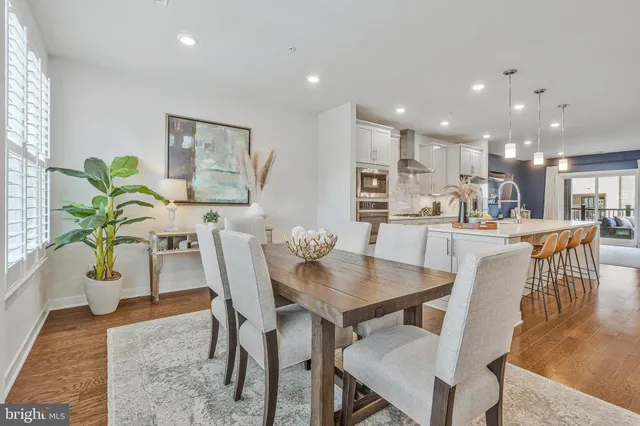 $645,000 | 13240 Lake Woodland Way, Unit 5F, Herndon, VA 20171