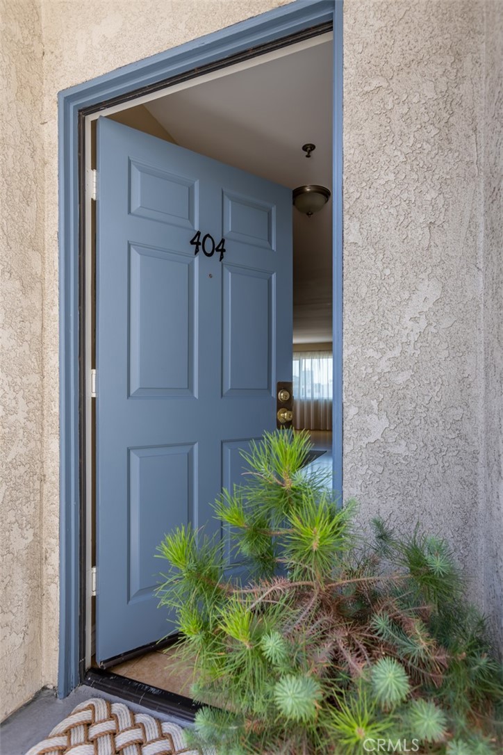 726 Elm Avenue, Unit 404 Long Beach, CA 90813 - Photo 3 of 31 a view of a wooden door