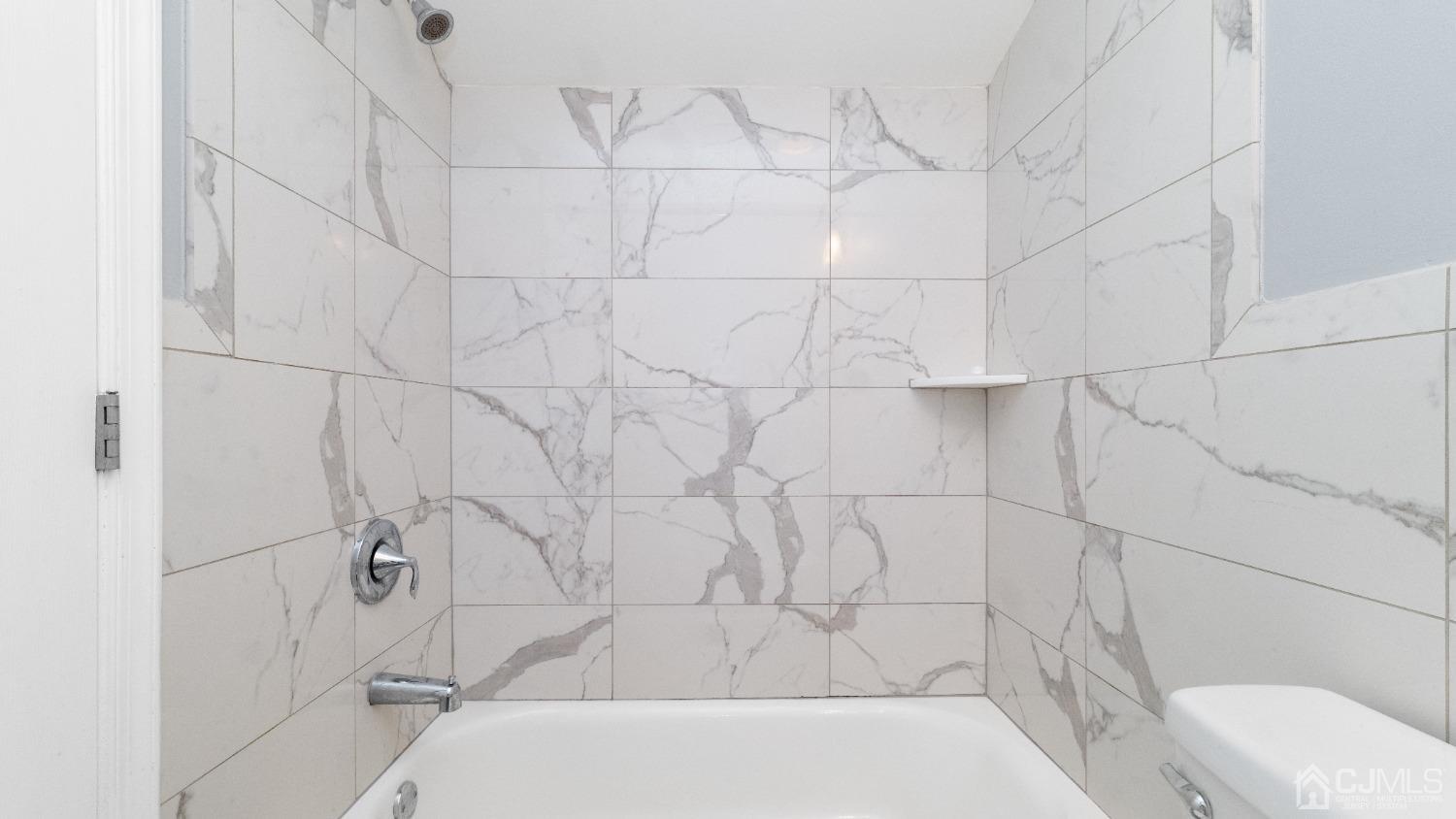 1133 Edpas Road New Brunswick, NJ 08901 - Photo 12 of 26 a bathroom with a bathtub
