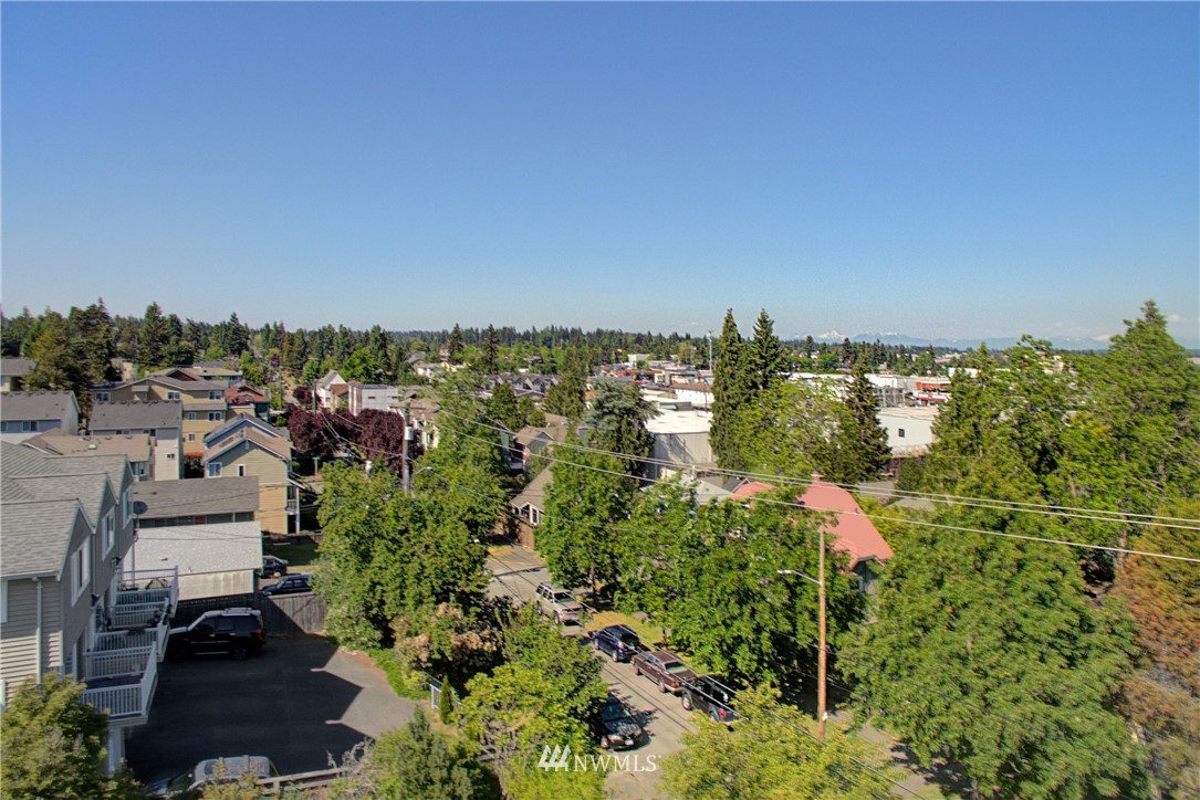 752 North 92nd Street Seattle, WA 98103 - Photo 3 of 12 Gallery Image 3