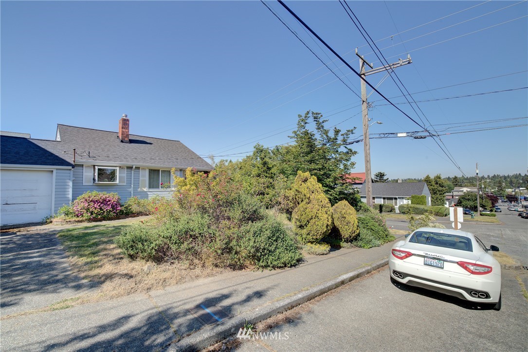 752 North 92nd Street Seattle, WA 98103 - Photo 10 of 12 Gallery Image 10