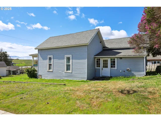 $210,000 | 400 Mc Coy Street, Moro, OR 97039