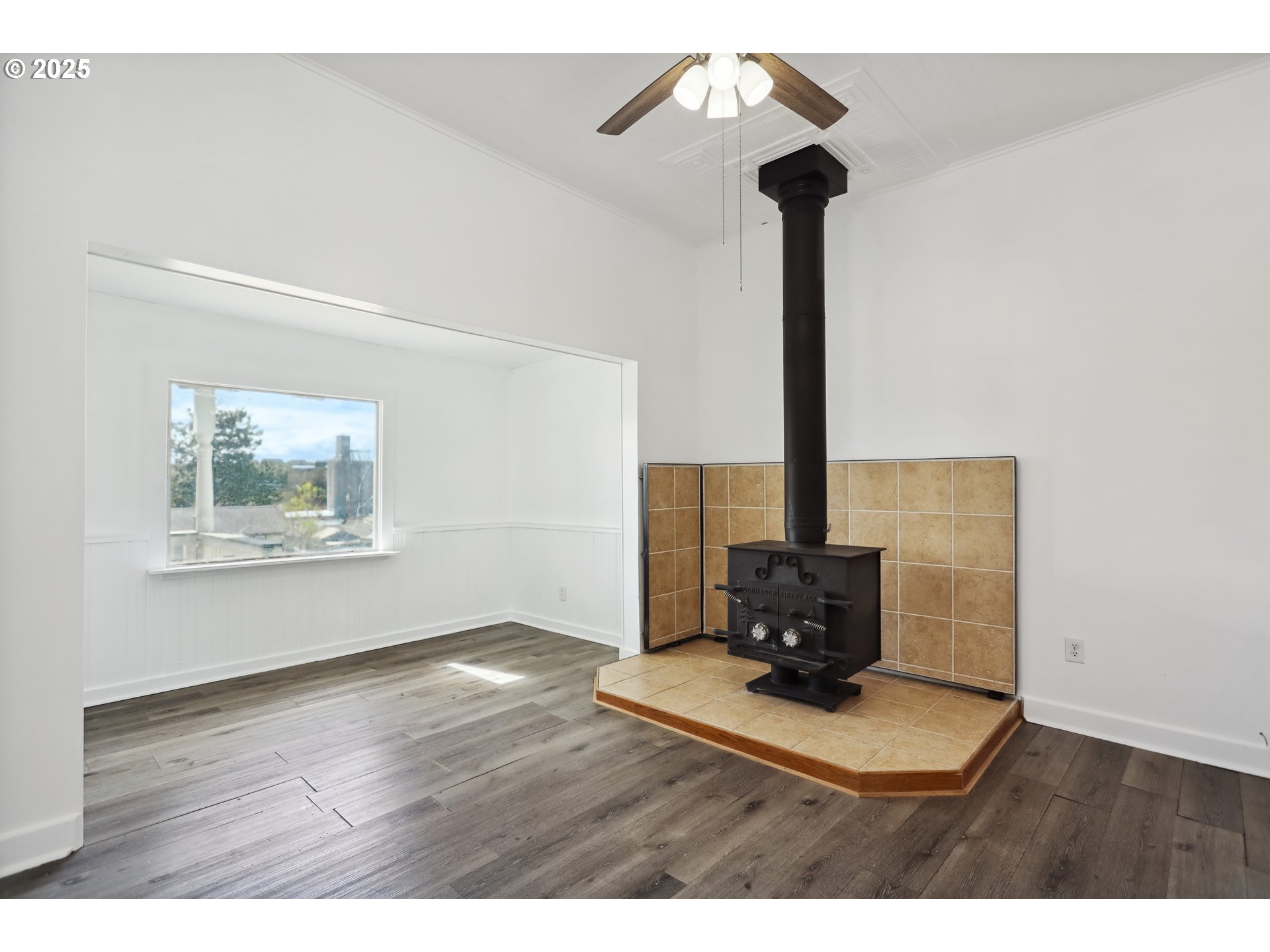 400 Mc Coy Street Moro, OR 97039 - Photo 20 of 33 a living room with furniture and a chandelier