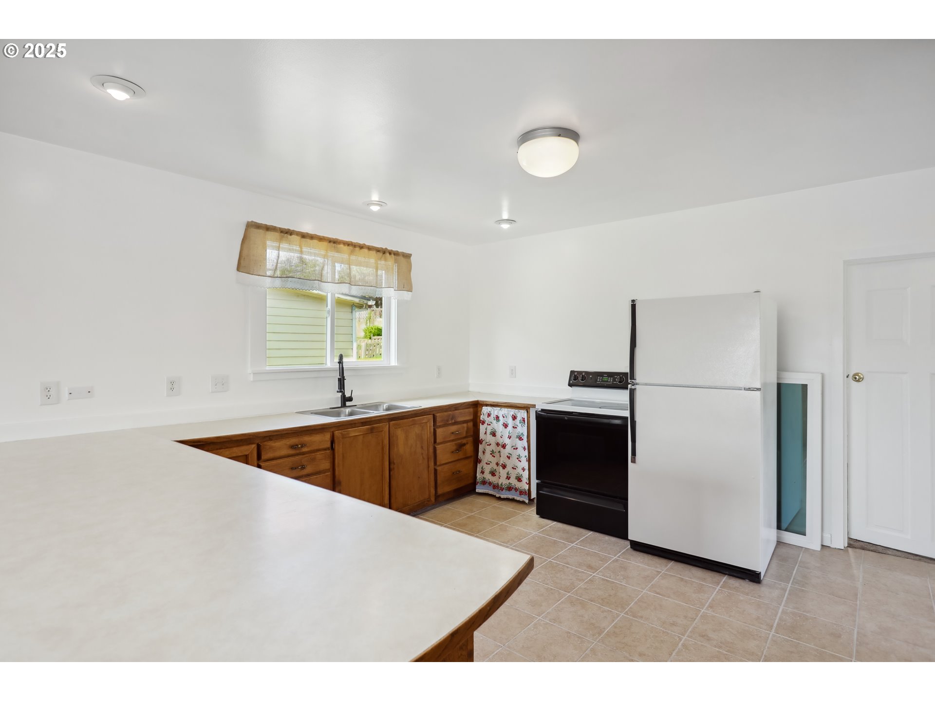 400 Mc Coy Street Moro, OR 97039 - Photo 23 of 33 a kitchen with a refrigerator and a sink
