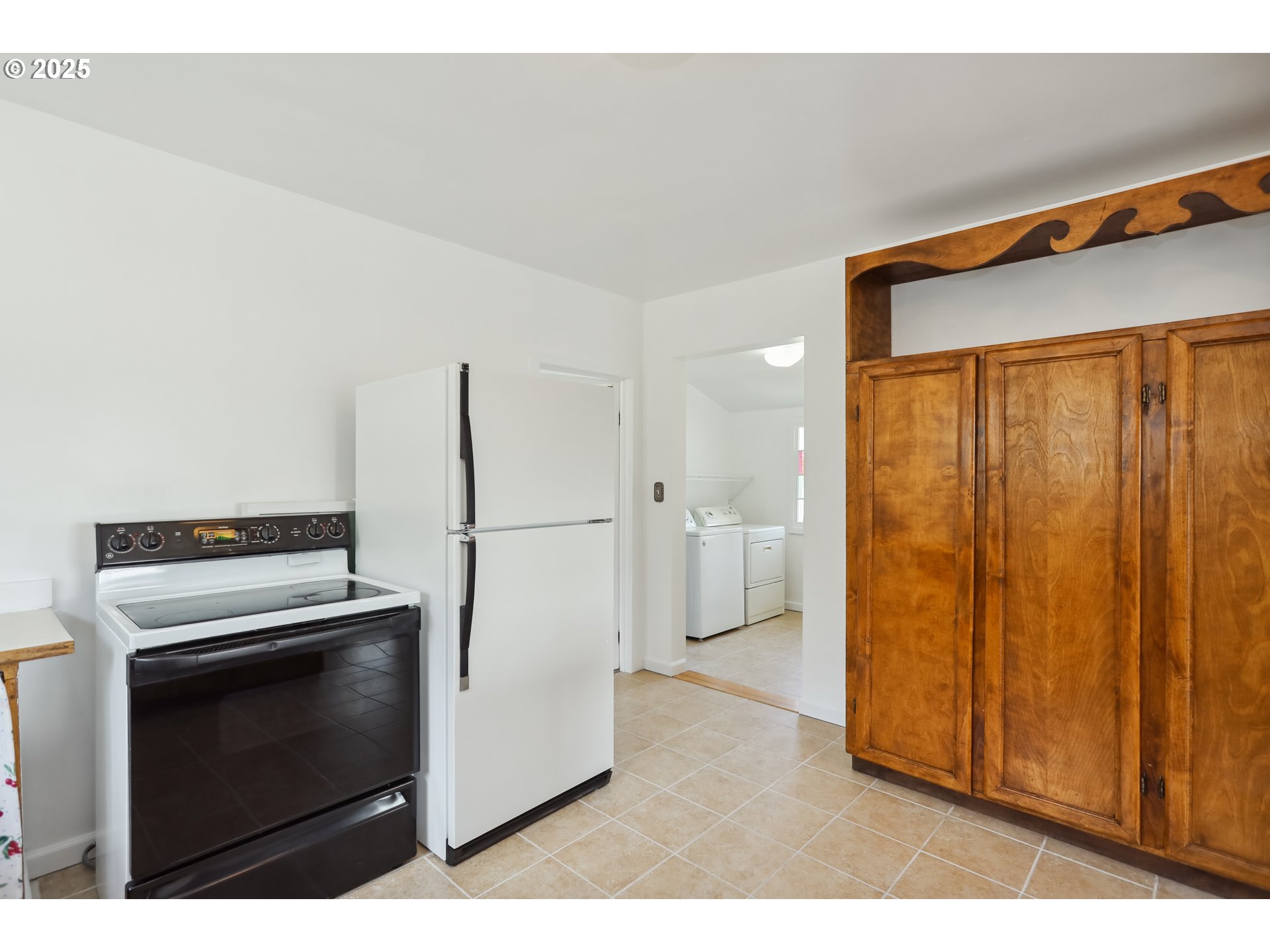 400 Mc Coy Street Moro, OR 97039 - Photo 25 of 33 a kitchen with a refrigerator and a stove