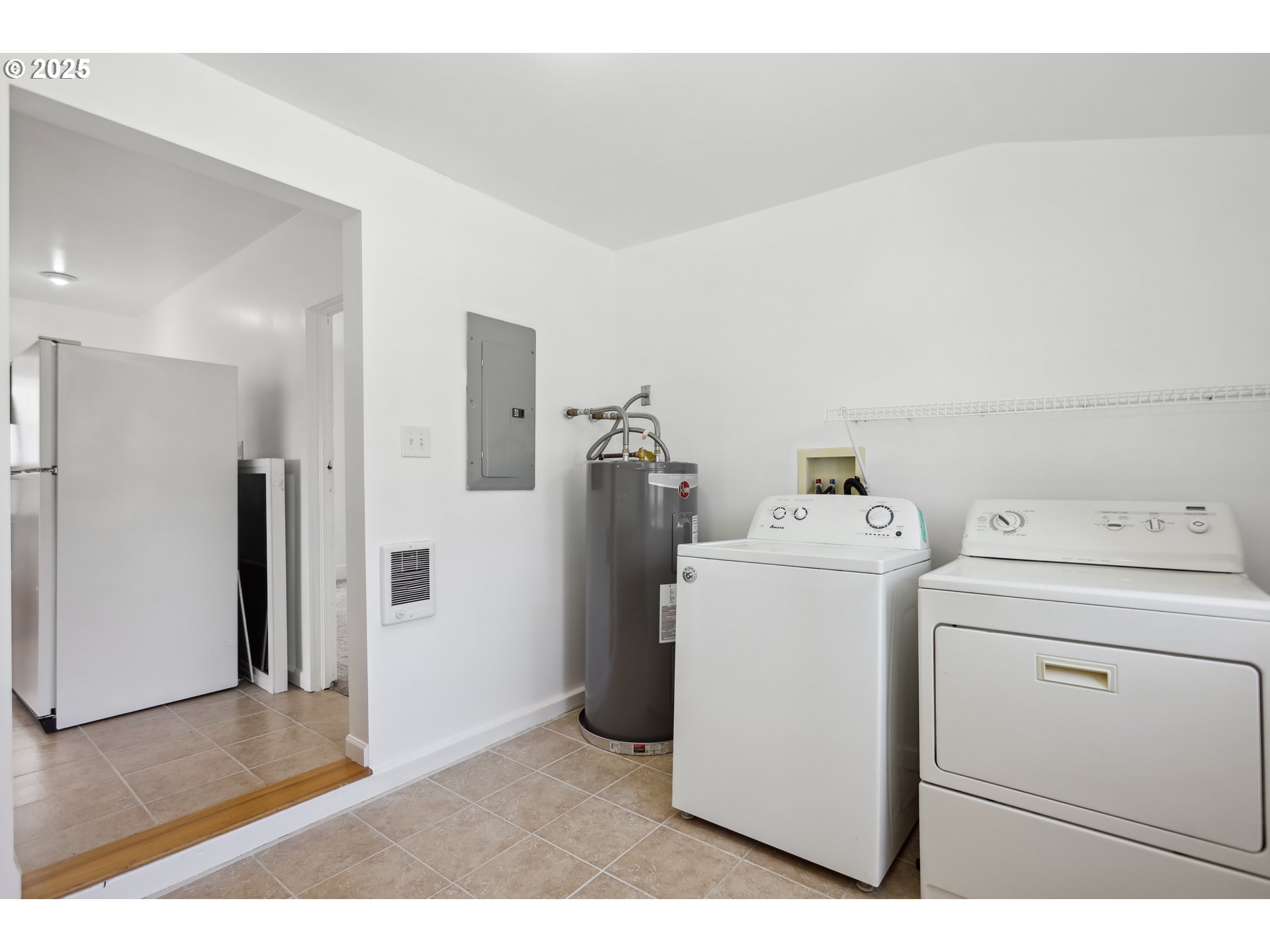 400 Mc Coy Street Moro, OR 97039 - Photo 29 of 33 a utility room with dryer and washer
