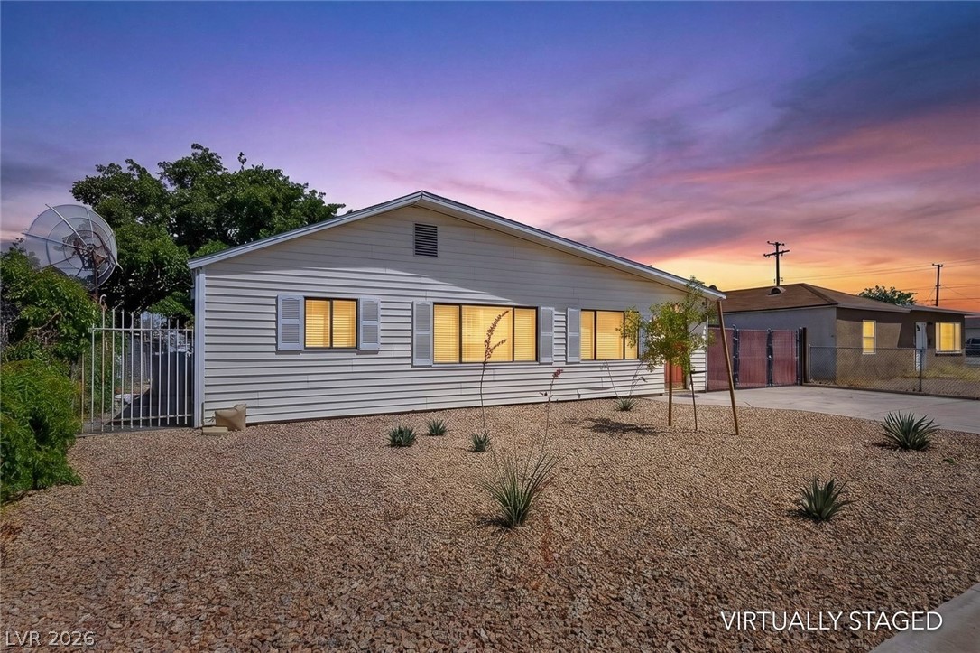 132 Cedar Street Henderson, NV 89015 - Photo 4 of 37