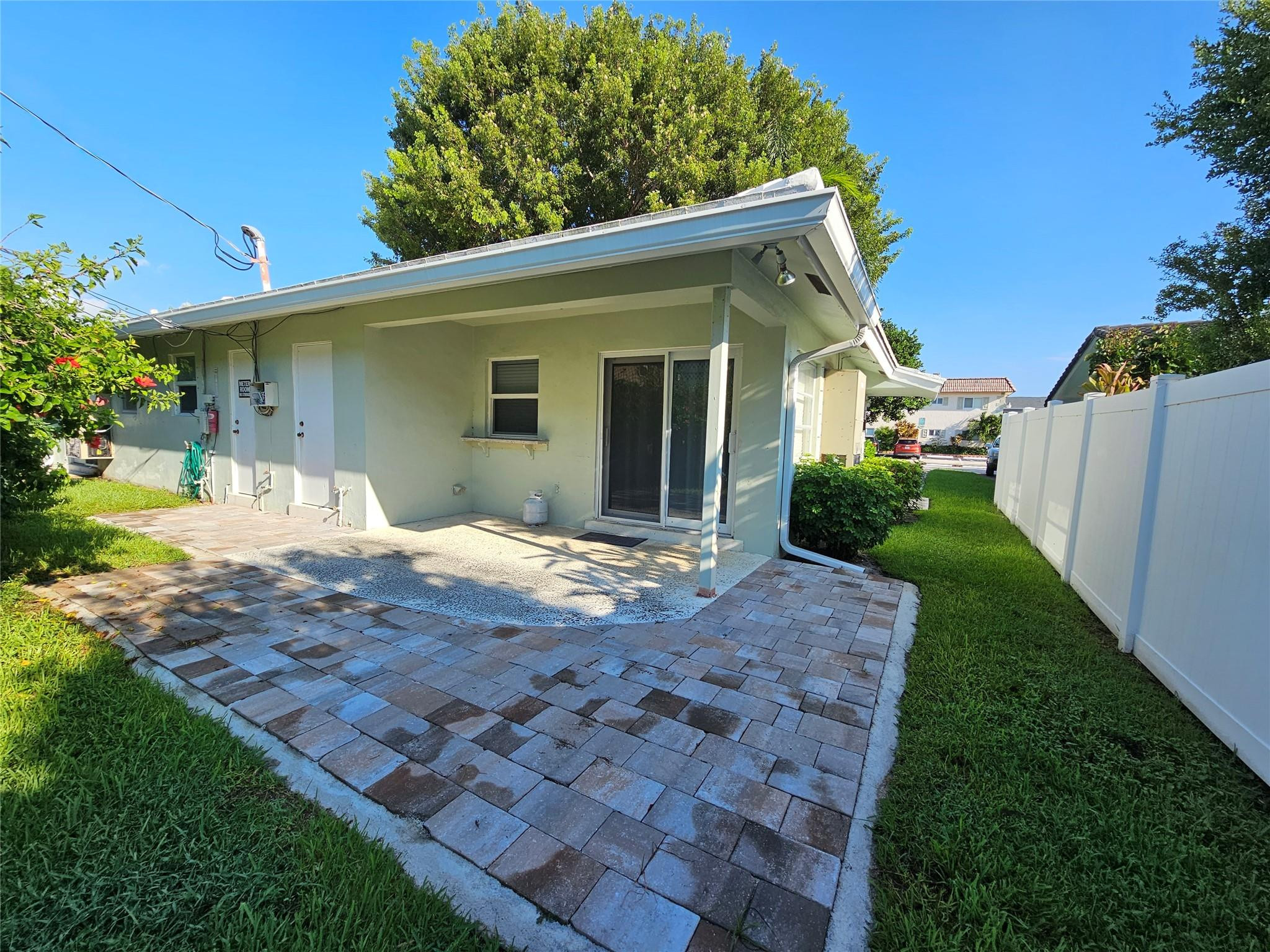 2120 Northeast 41st Street, Unit D Lighthouse Point, FL 33064 - Photo 4 of 22 Photo 27