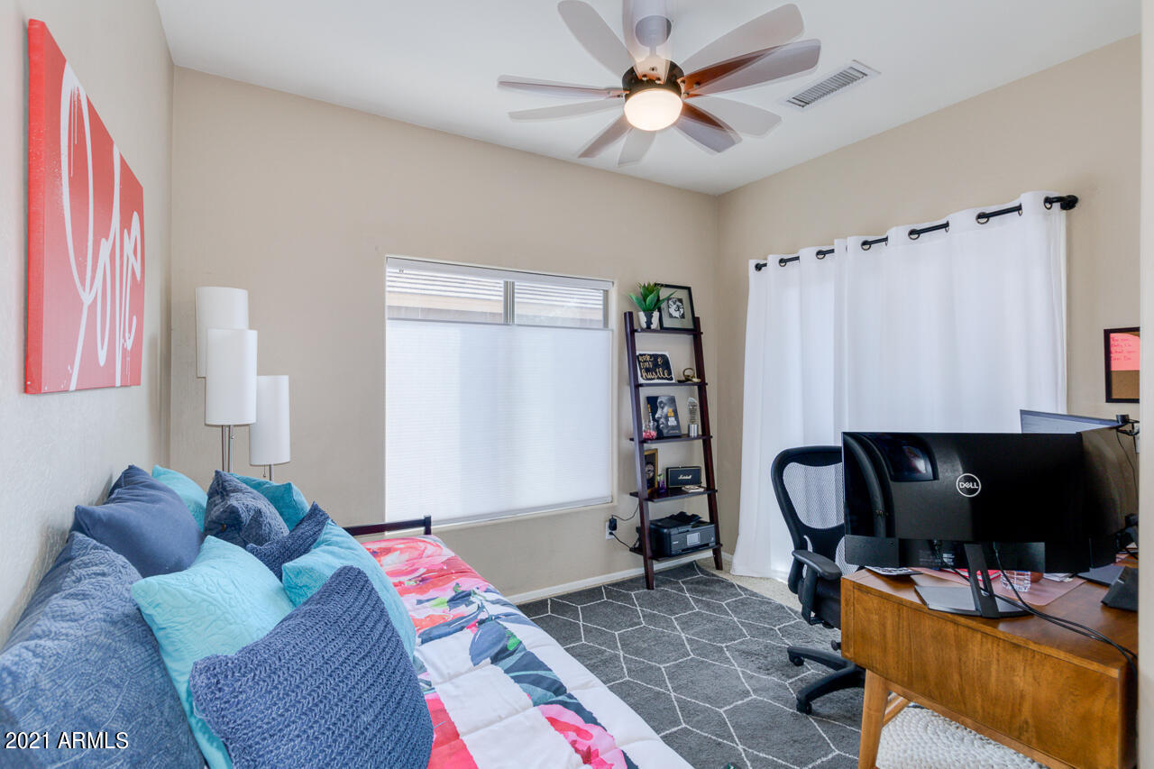 44 South Greenfield Road, Unit 48 Mesa, AZ 85206 - Photo 25 of 32 a living room with furniture a rug and a window