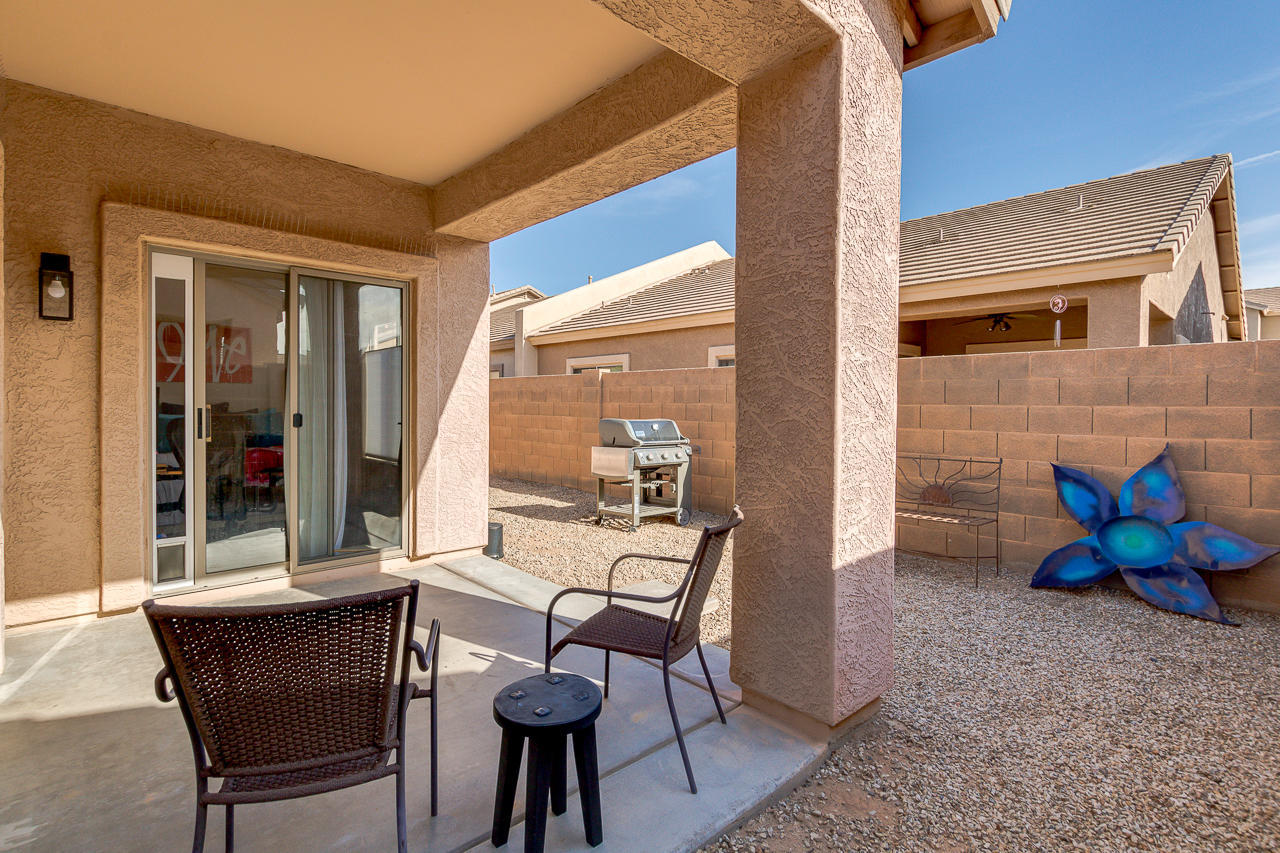 44 South Greenfield Road, Unit 48 Mesa, AZ 85206 - Photo 28 of 32 a living room with furniture and a window