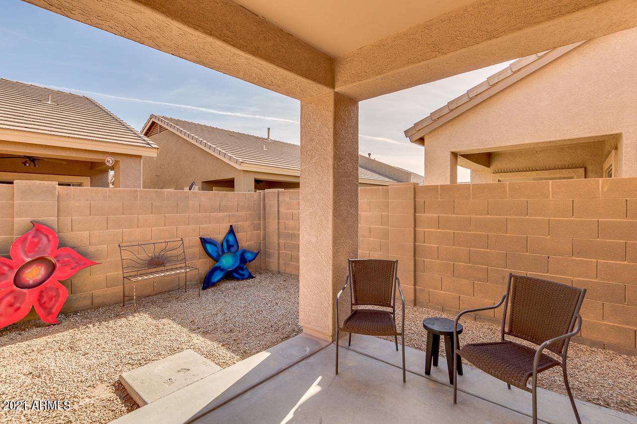 44 South Greenfield Road, Unit 48 Mesa, AZ 85206 - Photo 29 of 32 a view of a outdoor space with seating area