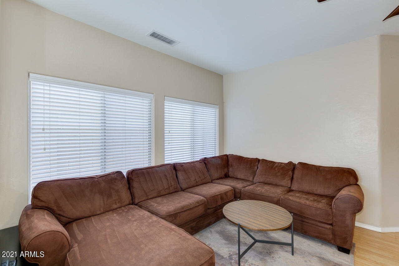 44 South Greenfield Road, Unit 48 Mesa, AZ 85206 - Photo 8 of 32 a living room with furniture and a window