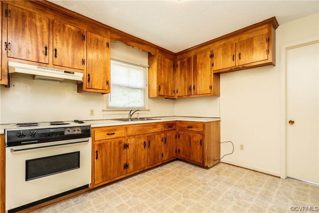 2885 Venter Road Aylett, VA 23009 - Photo 11 of 34 a kitchen with stainless steel appliances granite countertop a stove a sink and a microwave