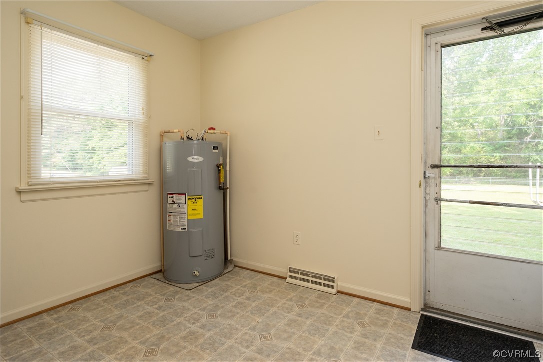 2885 Venter Road Aylett, VA 23009 - Photo 29 of 34 an empty room with window