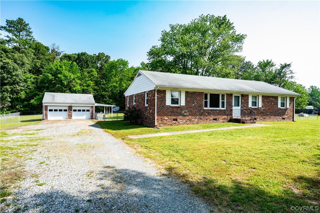 2885 Venter Road Aylett, VA 23009 - Photo 3 of 34 a view of a house with a swimming pool