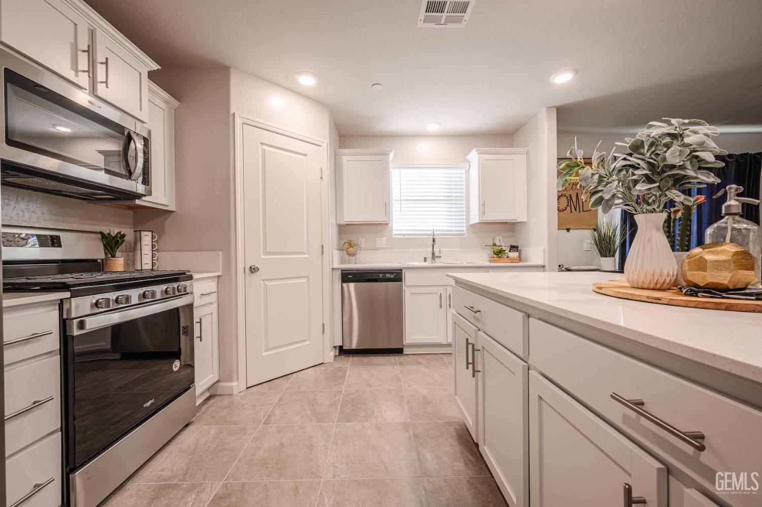 Undisclosed Address Bakersfield, CA 93311 - Photo 4 of 18 Gallery Image 4