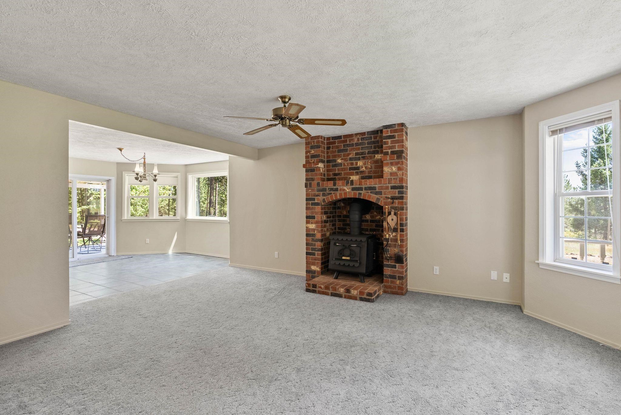 42816 North Division Road Deer Park, WA 99006 - Photo 4 of 45 Gallery Image 4
