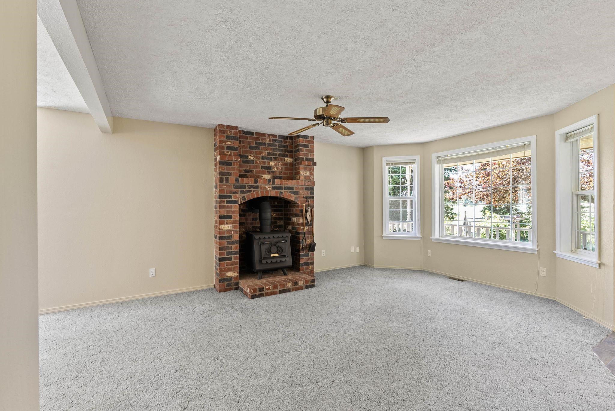 42816 North Division Road Deer Park, WA 99006 - Photo 5 of 45 Gallery Image 5