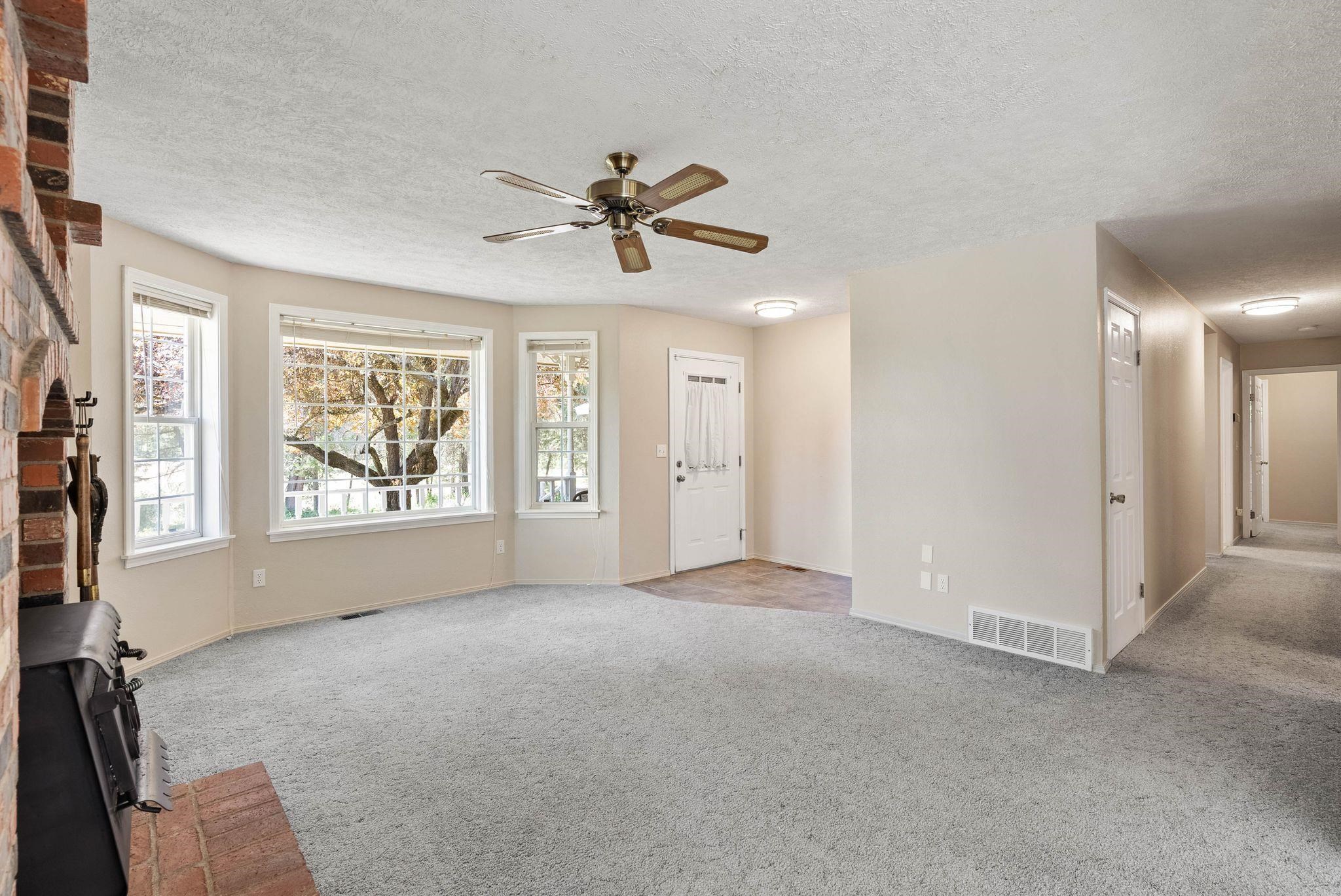 42816 North Division Road Deer Park, WA 99006 - Photo 6 of 45 Gallery Image 6
