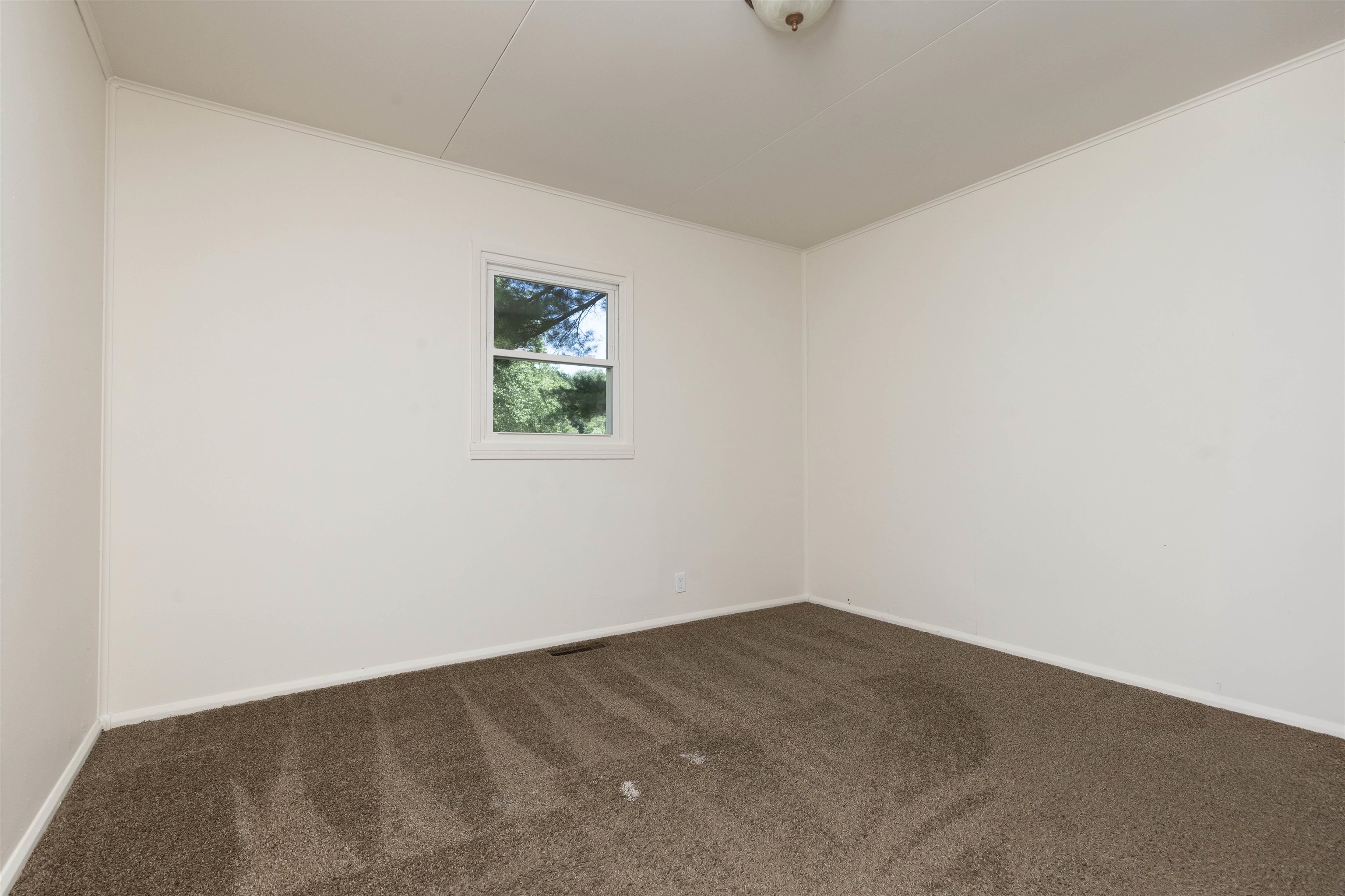 1002 East Sugnet Road Midland, MI 48642 - Photo 15 of 28