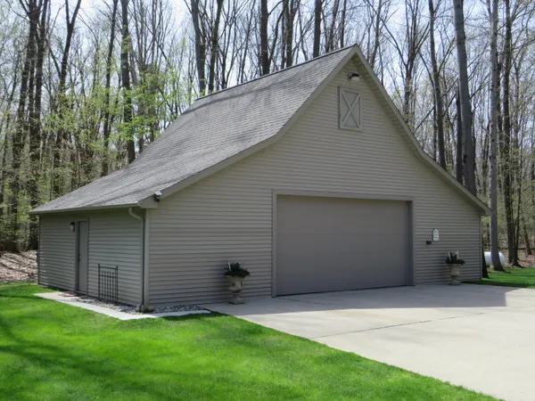 $799,000 | 9593 Oakley Road, St. Charles, MI 48655