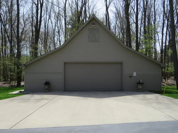 $799,000 | 9593 Oakley Road, St. Charles, MI 48655