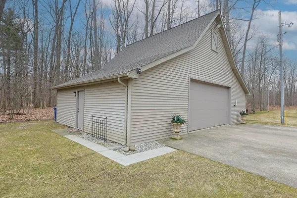 $849,000 | 9593 Oakley Road, St. Charles, MI 48655