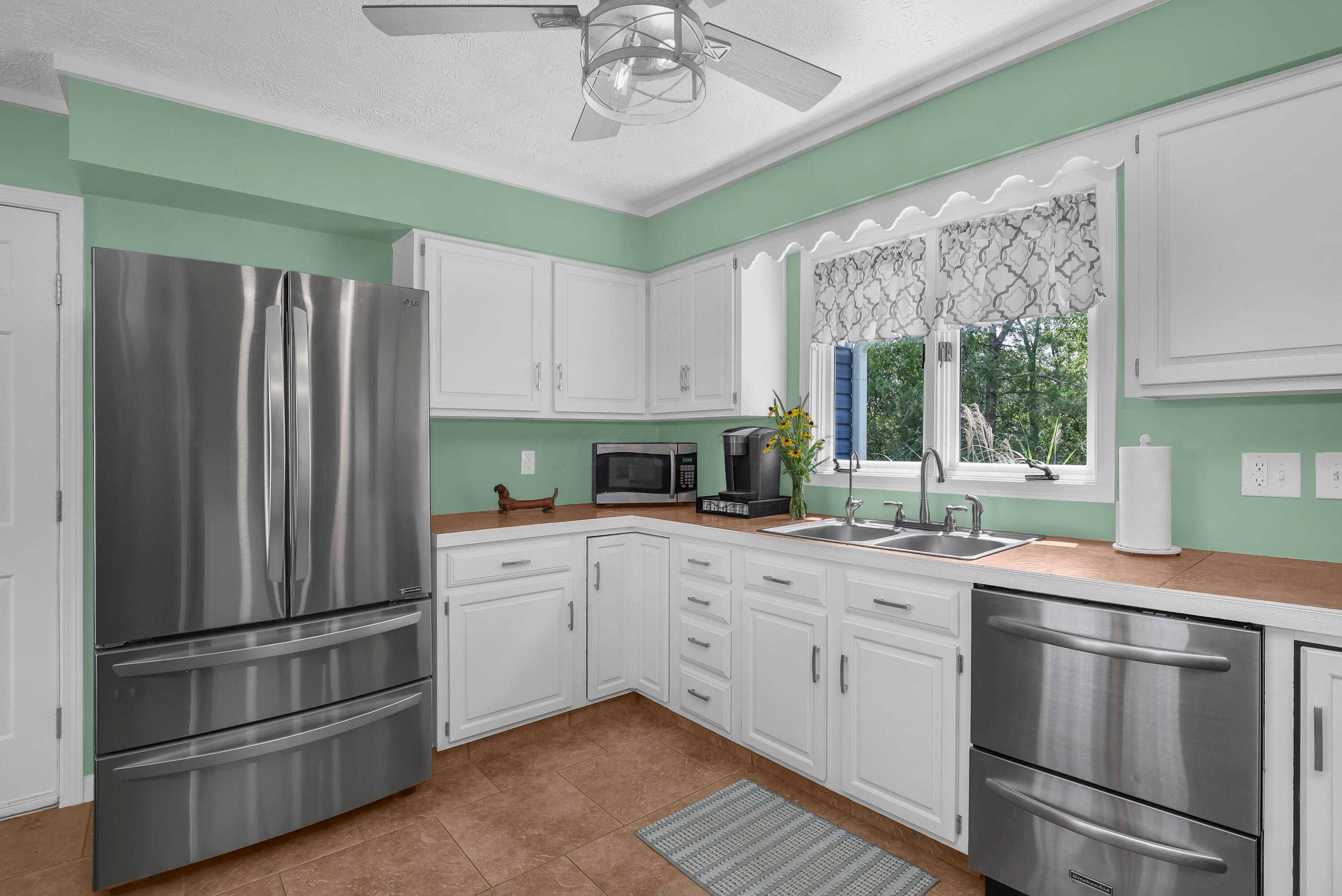 1060 South Watkins Road Alexandria, OH 43001 - Photo 4 of 47 0G7A6795