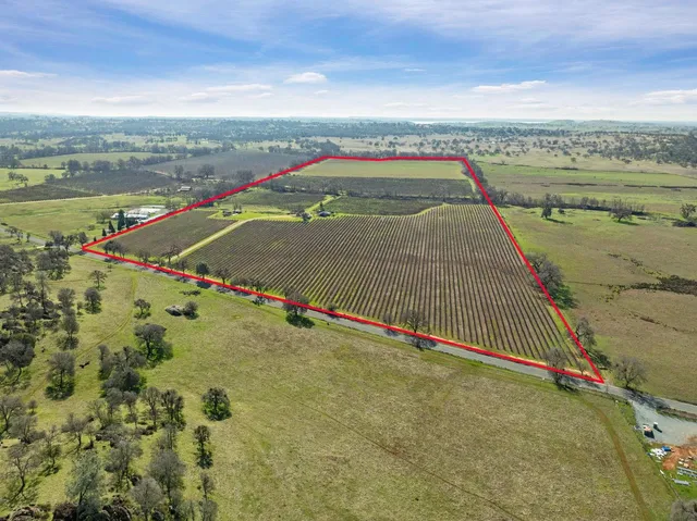 an aerial view of a tennis court