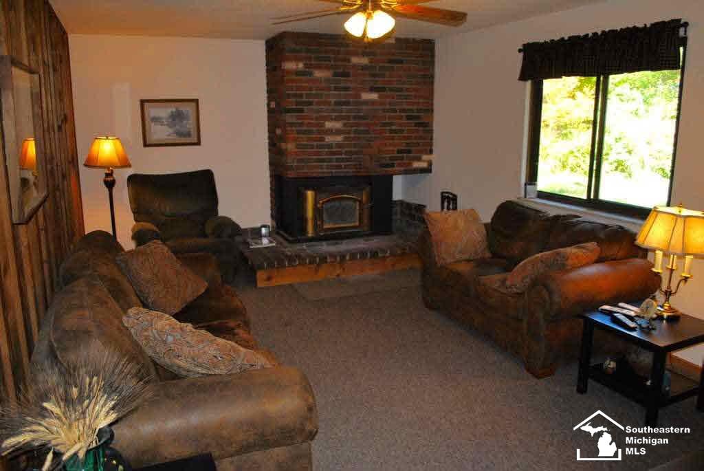 13140 West Dunbar Road Dundee, MI 48131 - Photo 4 of 24 20450560-3.JPG